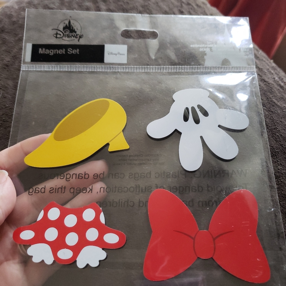 Disney parks minnie mouse magnate set